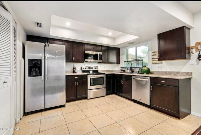 1667 W Hazelwood St in Phoenix, AZ - Building Photo - Building Photo