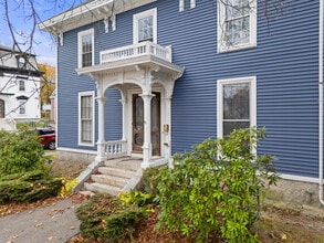 135 Cedar St, Unit 3 in Bangor, ME - Building Photo - Building Photo