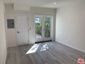 1125 S Clark Dr in Los Angeles, CA - Building Photo - Building Photo