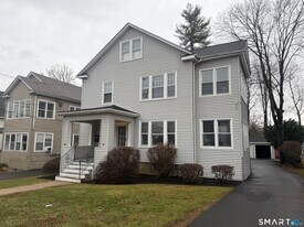 65 Burr St in West Hartford, CT - Building Photo