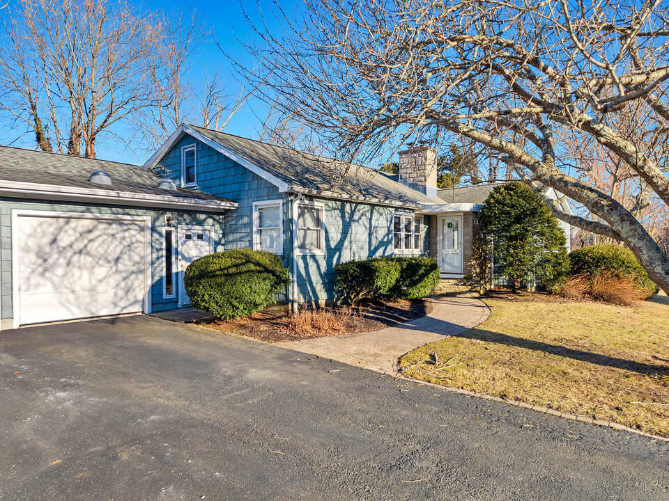 71 Beach Ave in Madison, CT - Building Photo