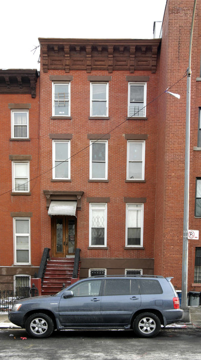 33 Claver Pl in Brooklyn, NY - Building Photo