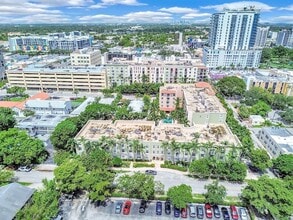 1900 Van Buren St, Unit 112B in Hollywood, FL - Building Photo - Building Photo