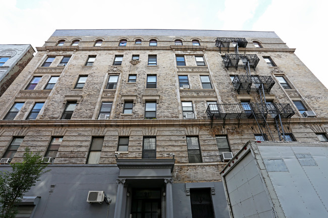 289 Grand St in New York, NY - Building Photo - Building Photo