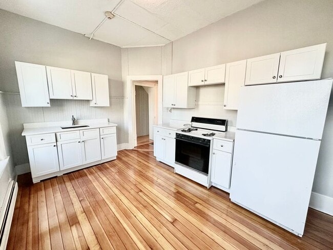 21 Day Ave in Westfield, MA - Building Photo - Building Photo