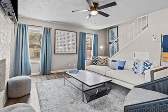 Maxwell Townhomes in San Antonio, TX - Building Photo - Building Photo