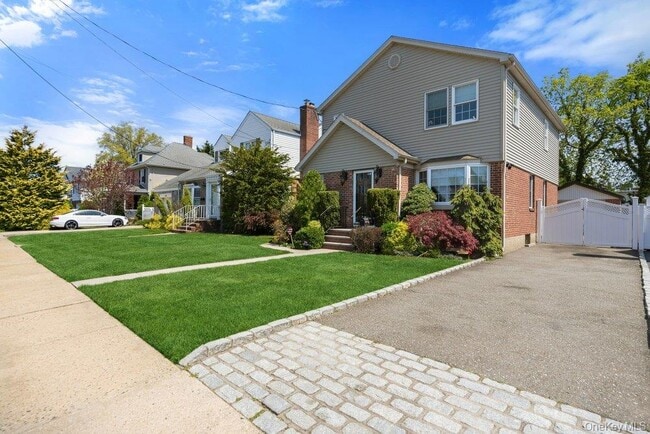 296 Euston Rd S in Garden City, NY - Building Photo - Building Photo