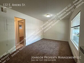 122 E Aikens St in Eagle, ID - Building Photo - Building Photo