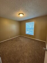 6832 W Par Ln in Wichita, KS - Building Photo - Building Photo