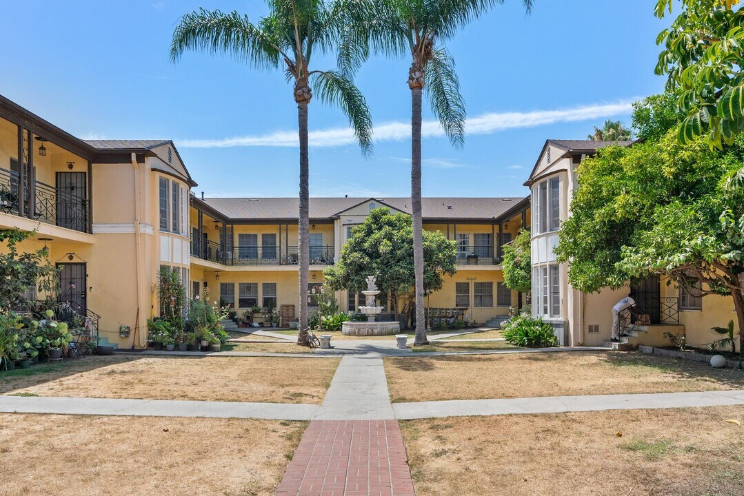 1019 Westmoreland Ave in Los Angeles, CA - Building Photo