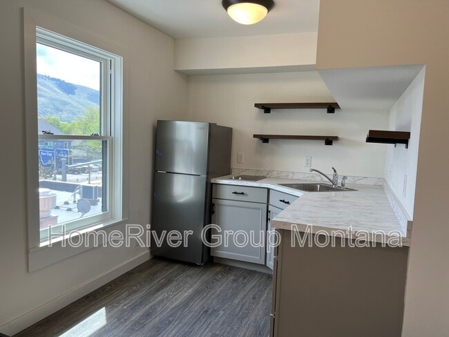 property at 508 S 3rd St W