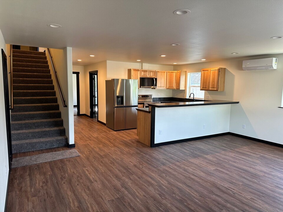 63622 Centennial Rd in Coos Bay, OR - Building Photo