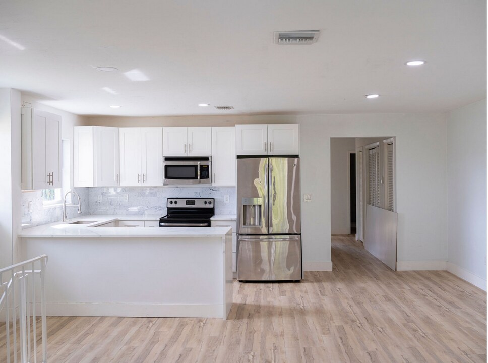 1009 S Federal Hwy in Lake Worth Beach, FL - Building Photo