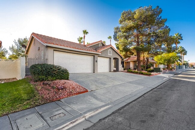 1808 Scenic Sunrise Dr in Las Vegas, NV - Building Photo - Building Photo