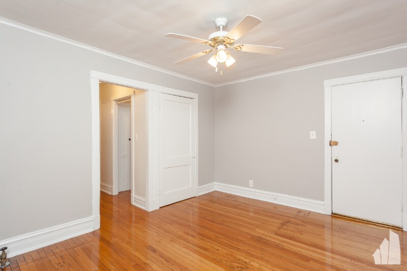 2617 W Gunnison St in Chicago, IL - Building Photo