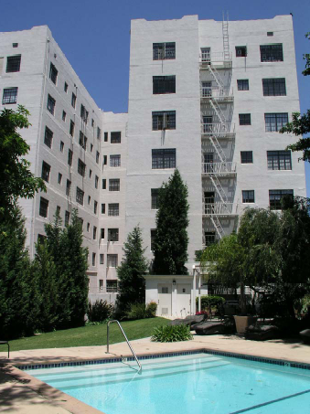 Ravenswood Apartments in Los Angeles, CA - Building Photo