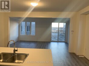 72 W Oak Trl in Barrie, ON - Building Photo - Building Photo