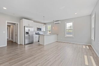 10 E Main St, Unit Apt B in Westerville, OH - Building Photo - Building Photo