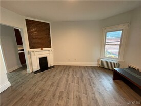 212 Richmond Ave in Buffalo, NY - Building Photo
