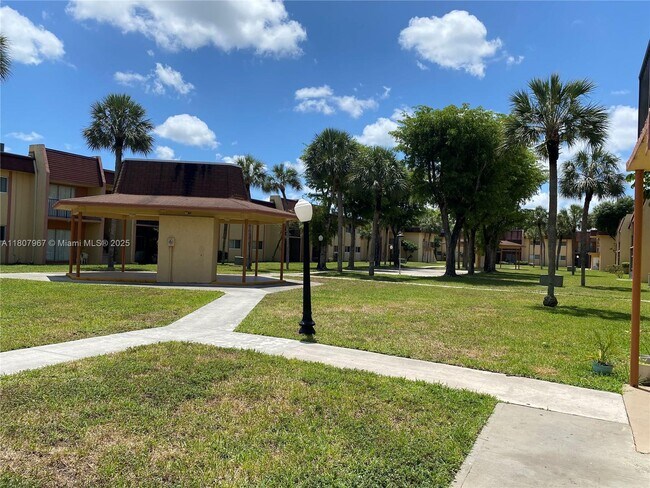 2840 NW 55th Ave in Lauderhill, FL - Building Photo - Building Photo