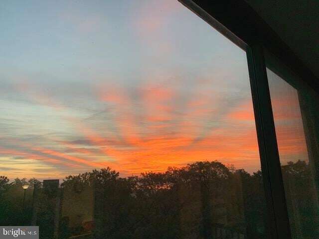 5903 Mt Eagle Dr, Unit 802 in Alexandria, VA - Building Photo