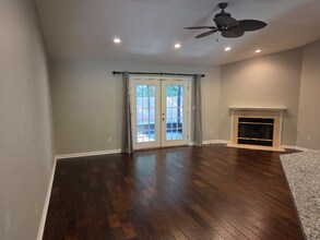 3867 Chapelgate Rd in Jacksonville, FL - Foto de edificio - Building Photo