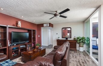 1907 Robinson Ave in San Diego, CA - Foto de edificio - Building Photo