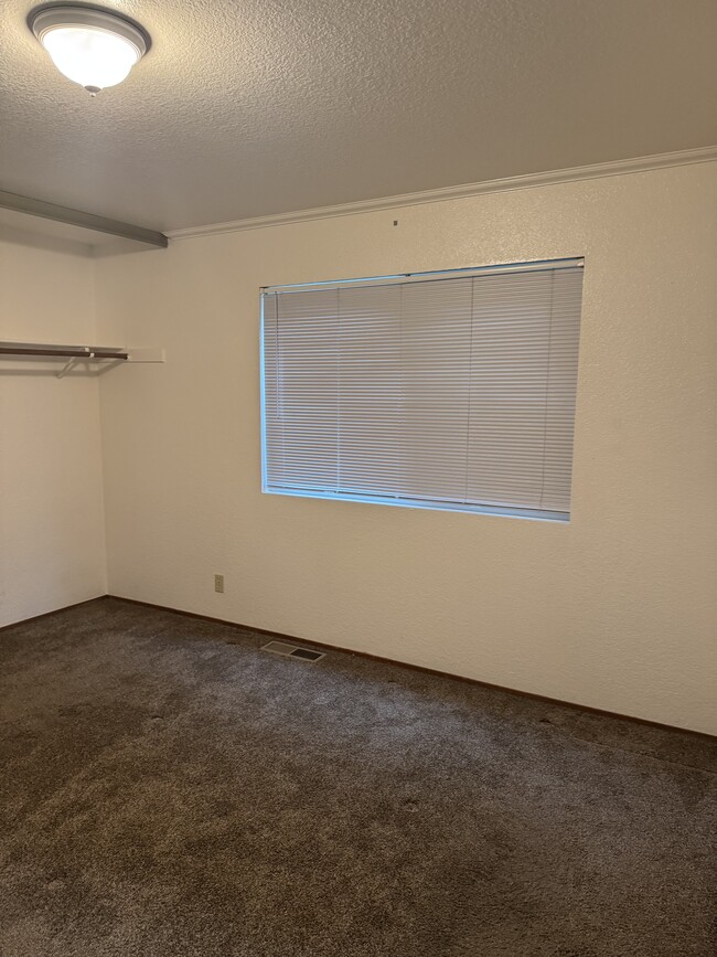 1036 E St, Unit 1036 E ST. in Hayward, CA - Foto de edificio - Building Photo