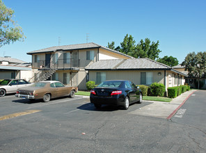 Princeton Place in Fresno, CA - Building Photo - Building Photo