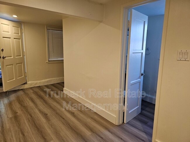 2405 Honolulu Ave in Glendale, CA - Building Photo - Building Photo