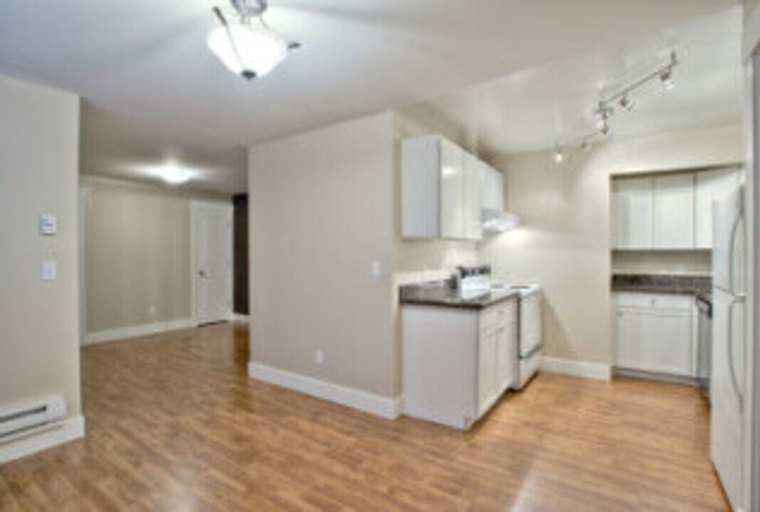 15536 27th Ave NE in Shoreline, WA - Building Photo