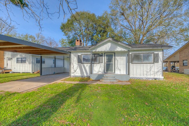 property at 1606 E Taylor Lake Cir