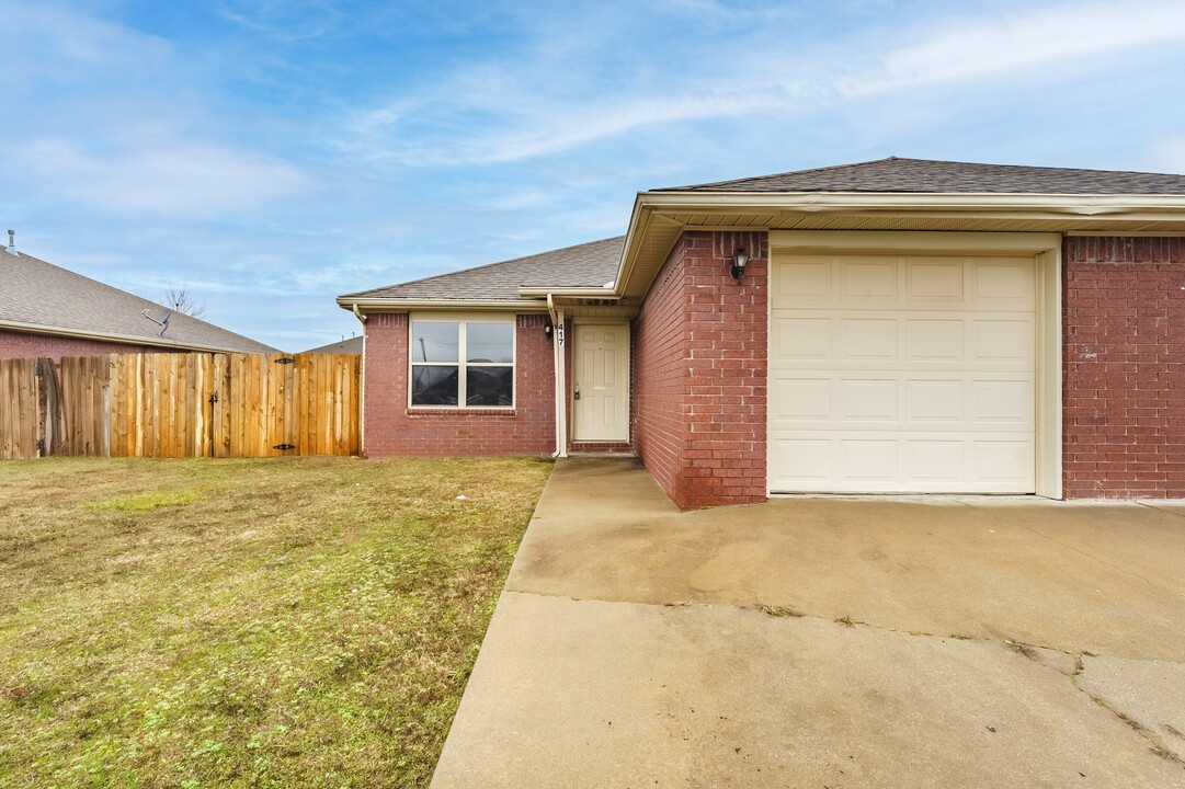 417 E Southern Trace Dr in Rogers, AR - Building Photo