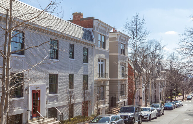 1613 30th St NW in Washington, DC - Foto de edificio - Building Photo