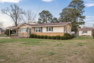 131 Fairview Village Rd in Dunn, NC - Building Photo - Building Photo