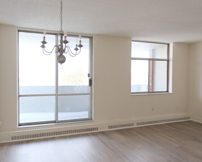 Tiffany Hill in Richmond Hill, ON - Building Photo - Building Photo