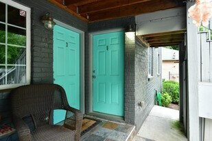 210 Sampson St NE in Atlanta, GA - Building Photo