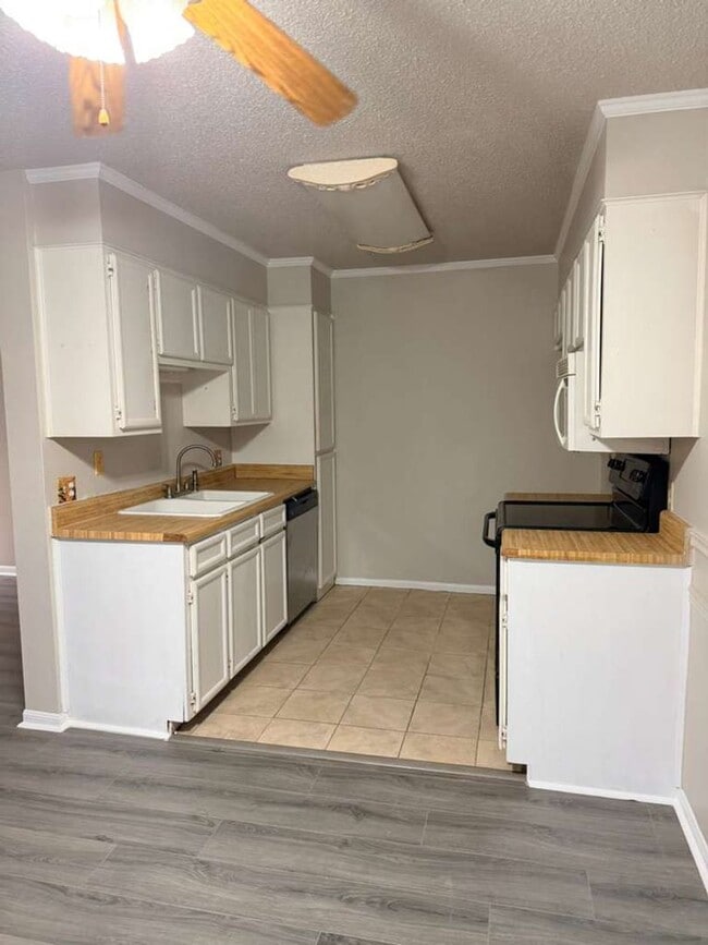 9252 Glen Meadow Ln in Beaumont, TX - Building Photo - Building Photo