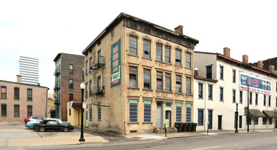 1008-1010 Elm St in Cincinnati, OH - Foto de edificio - Building Photo