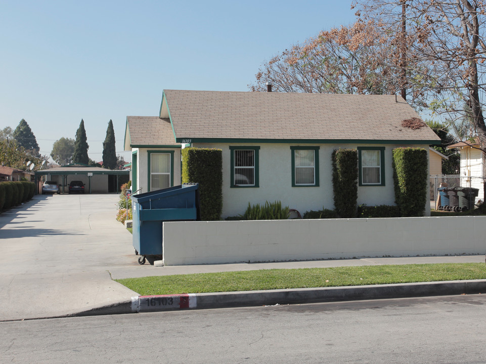 16103 Cornuta Ave in Bellflower, CA - Building Photo