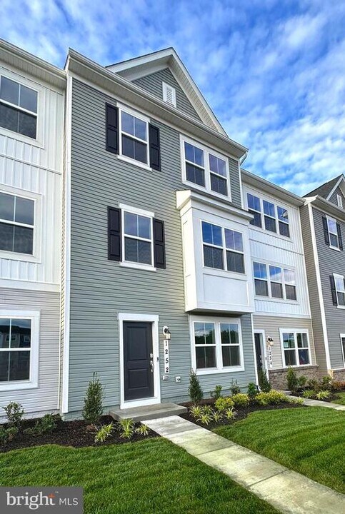 1252 Cedar Vly Rd in Ranson, WV - Building Photo