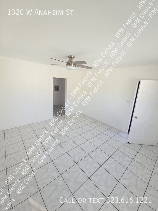 1320 W Anaheim St in Los Angeles, CA - Building Photo - Building Photo
