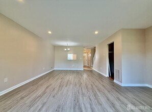 250 Bromley Pl in East Brunswick, NJ - Building Photo - Building Photo
