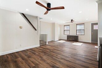 4556 E Thompson St in Philadelphia, PA - Foto de edificio - Building Photo