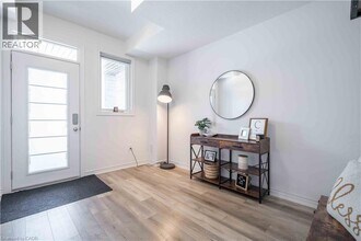 4882 Connor Dr in Beamsville, ON - Building Photo - Building Photo