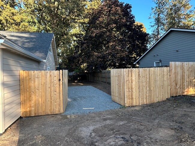 21214 SW 93rd Ave in Tualatin, OR - Building Photo - Building Photo