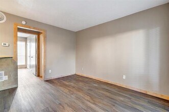 5727 Richmond Ave in Dallas, TX - Foto de edificio - Building Photo