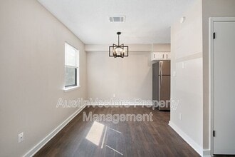200 Concho St in Lockhart, TX - Foto de edificio - Building Photo