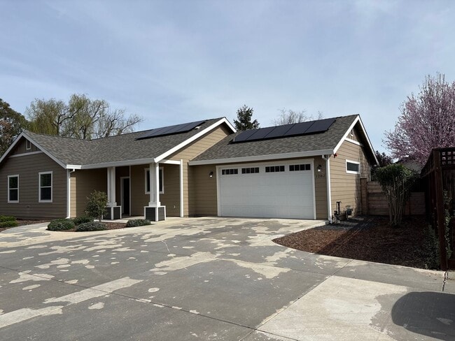 1282 Wanderer Ln in Chico, CA - Building Photo - Building Photo
