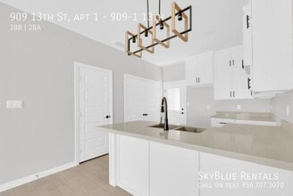 909 E 13th St in San Juan, TX - Foto de edificio - Building Photo